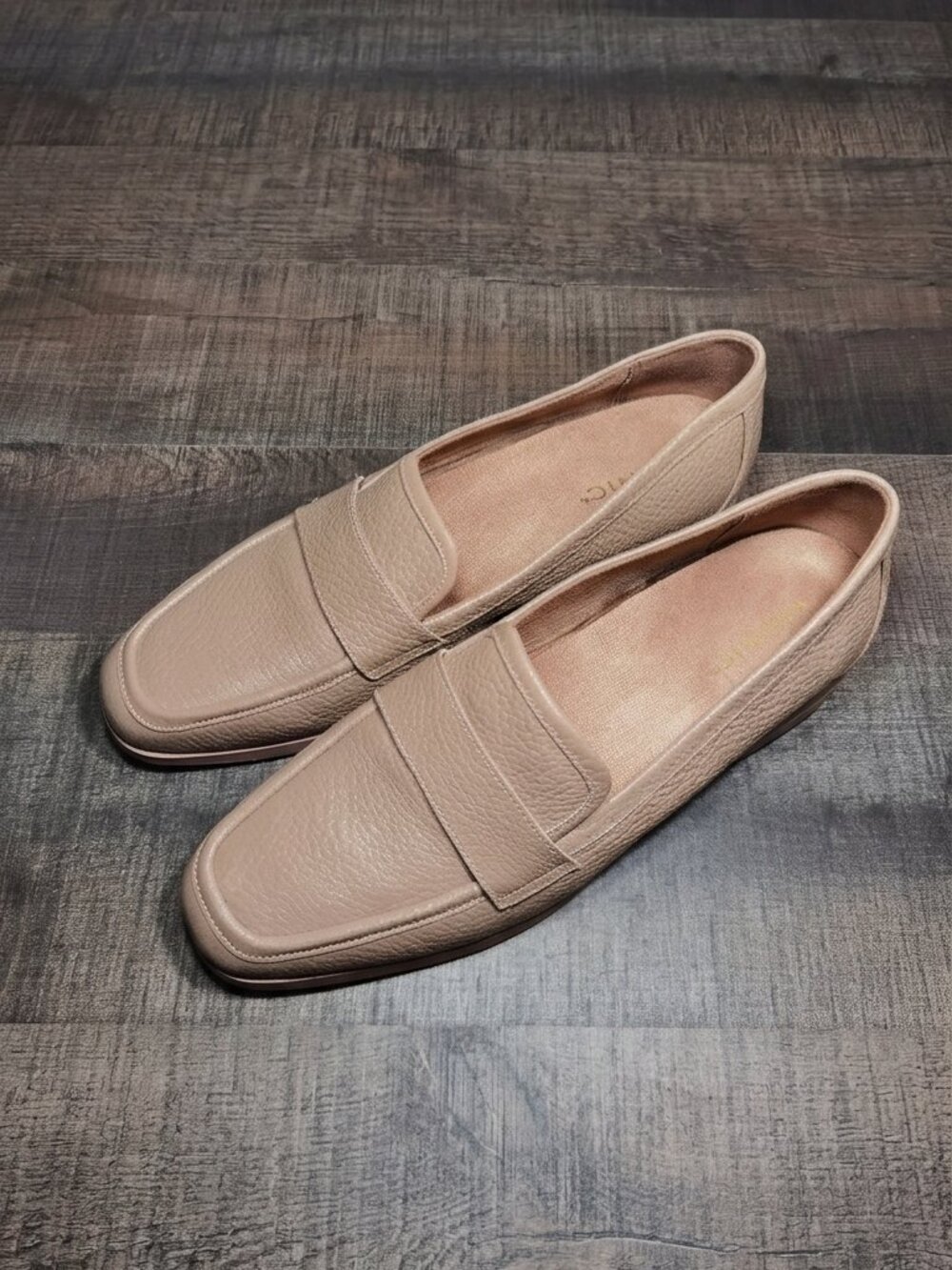Vionic Sellah Leather Loafers Size 10 Macaroon Beige Tan Orthotic Comfort Women